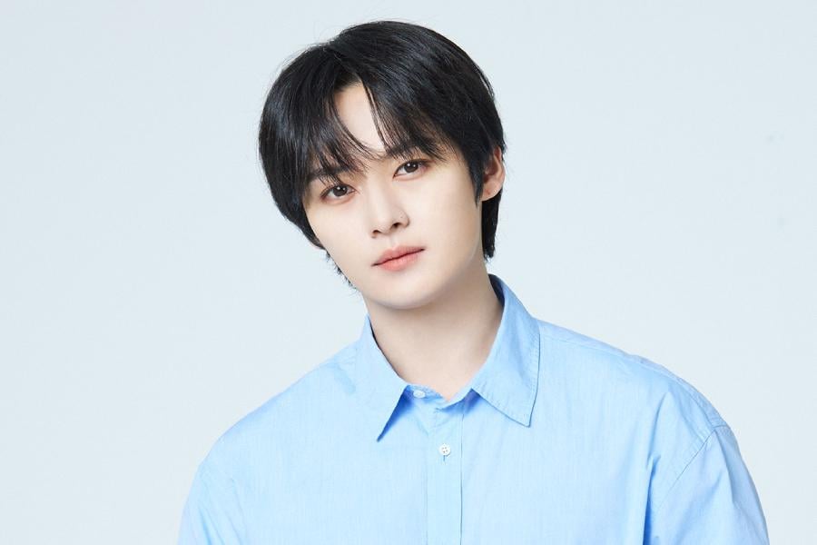 Lee Know عضو فرقة Stray Kids يقدم تبرعًا صادقًا في عيد ميلاده