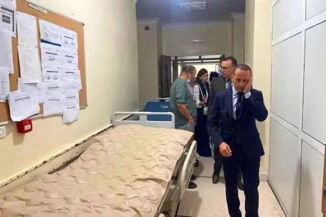 وزير الصحة المغربي أمين التهراوي خلال زيارته لمسشتفى الحسن الثاني بأكادير 