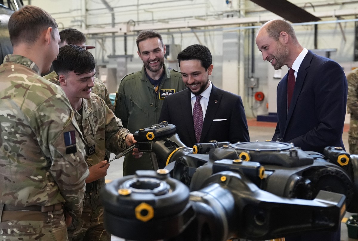 الامير ويليام والامير الحسين في زيارة إلى قاعدة 