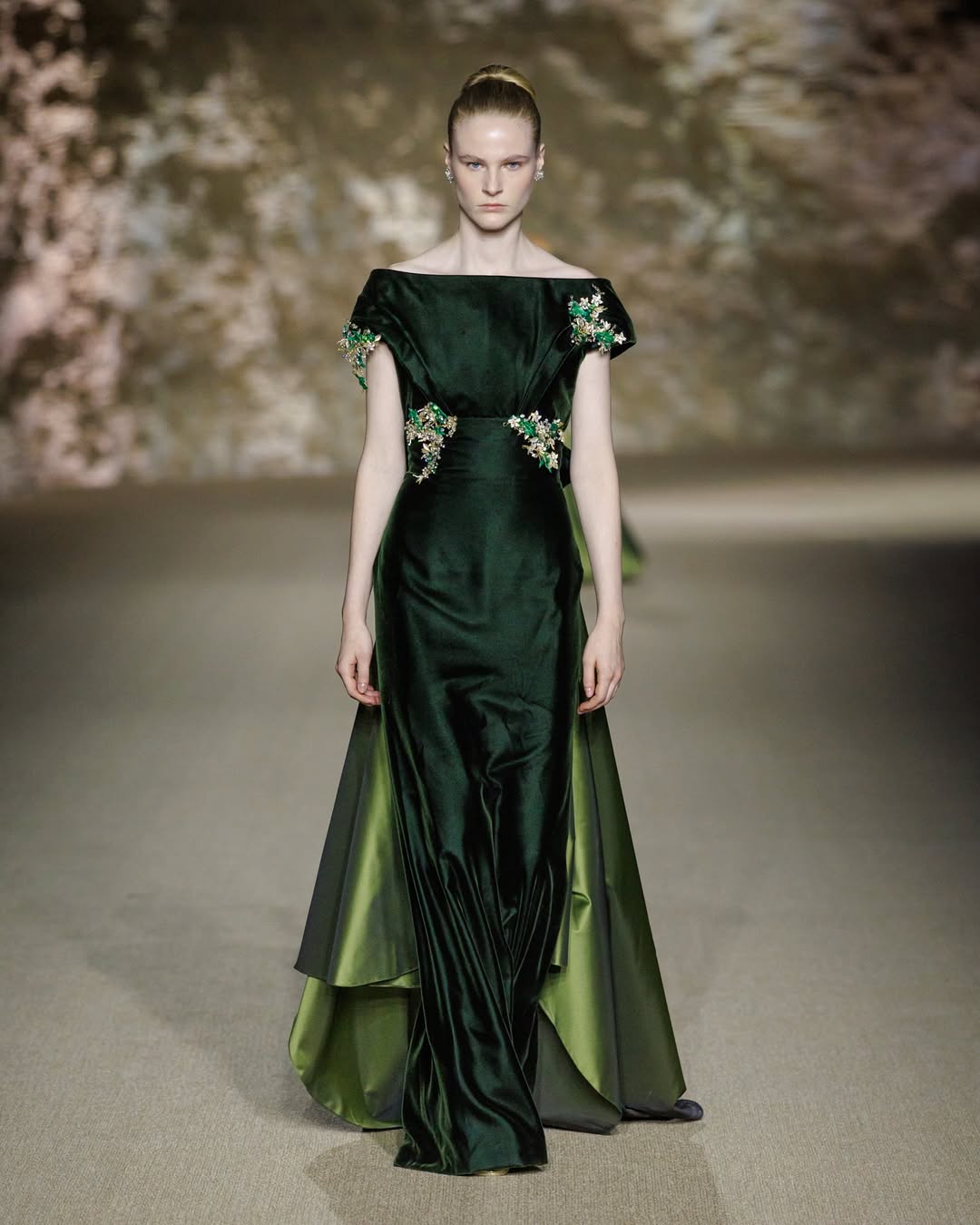 من عرض عدنان أكبر في اسبوع الموضة بالرياض 2025 (انستغرام)