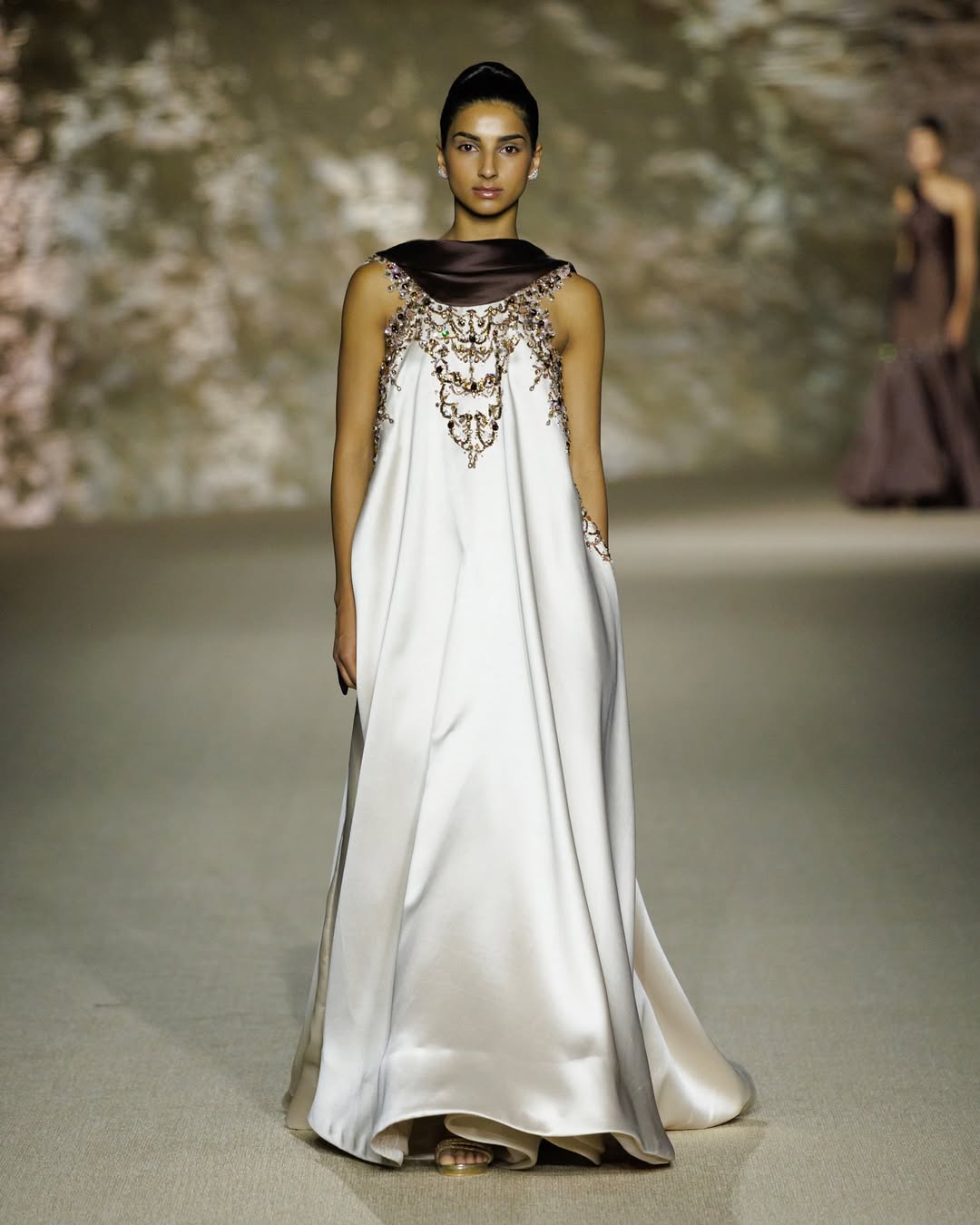 من عرض عدنان أكبر في اسبوع الموضة بالرياض 2025 (انستغرام)