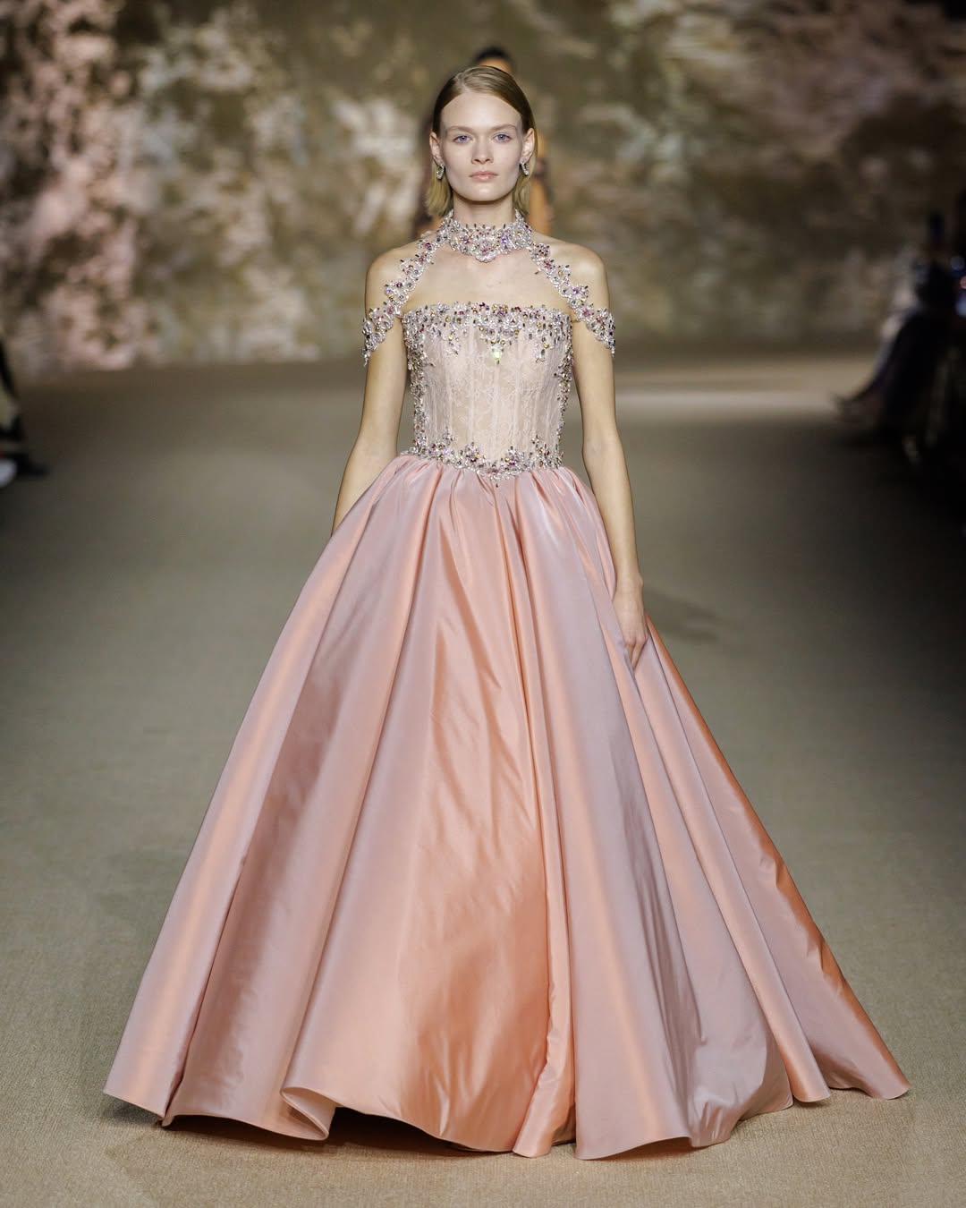 من عرض عدنان أكبر في اسبوع الموضة بالرياض 2025 (انستغرام)