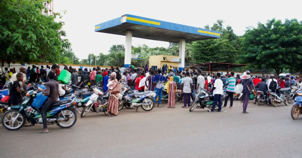 مالي القاعدة تقترب من الاستيلاء على باماكو وتقطع الإمدادات