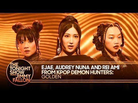 HUNTR/X (EJAE، AUDREY NUNA & REI AMI) - Golden (KPop Demon Hunters OST) @ The Tonight Show بطولة جيمي فالون (251008)