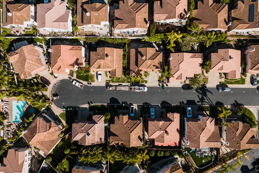 كوستا ميسا تنضم إلى سونوما، تشارلستون، آشيفيل، وسانتا فيه لتصبح وجهات فاخرة بأسعار معقولة للسفر في الخريف في الولايات المتحدة، تحديث جديد هنا