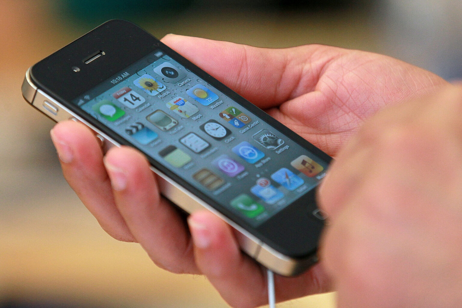 بعد 15 عاما.. سر الشبكة السيئة في "آيفون 4" ينكشف | تكنولوجيا