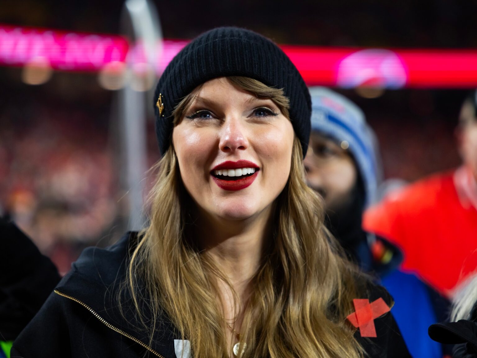 جماهير تايلور سويفت تتدفق إلى متحف فيسبادن بحثا عن “أوفيليا” الأصلية | فن جماهير تايلور سويفت تتدفق إلى متحف فيسبادن بحثا عن "أوفيليا" الأصلية | فن