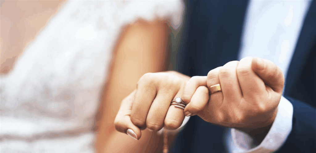 زوجها من خارج الوسط الفني.. فنانة تدخل القفص الذهبي (صورة) Doc-P-1434034-638970292827631985.png