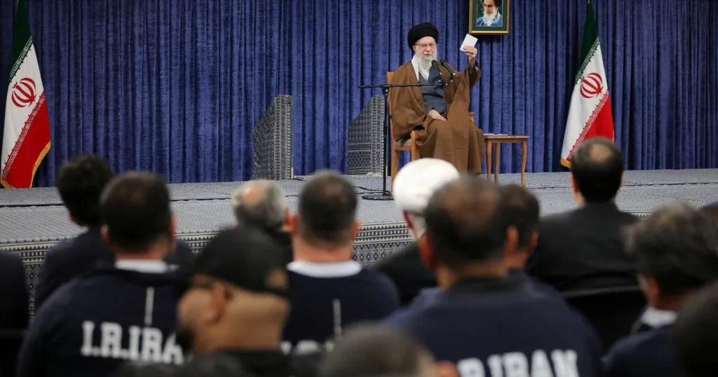 خامنئي لترامب: إيران لن تبرم اتفاقاً بالقوة أو تحت الإكراه