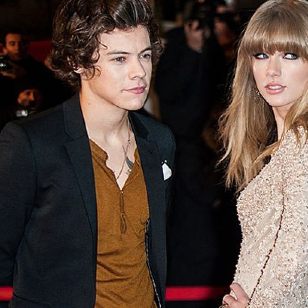 هاري ستايلز يتحدث لاول مرة بعد انفصاله عن تايلور سويفت - مجلة هي