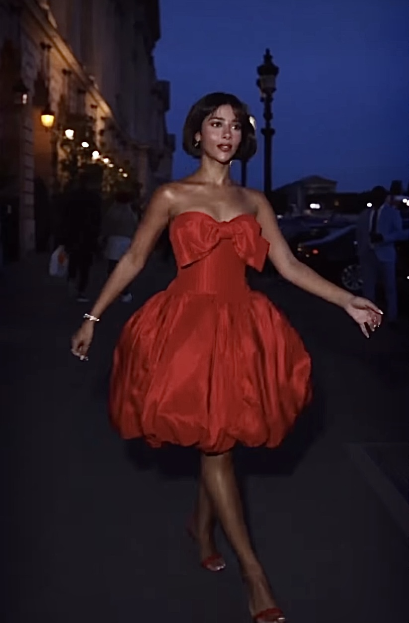 بلقيس فتحي بتصميم أوسكار دي لارنتا (إنستغرام)