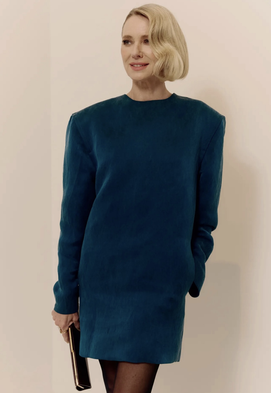 فستان من ساتان الحرير من Saint Laurent (إنستغرام)