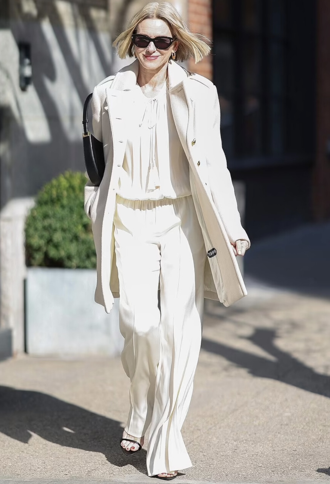 نعومي واتس بتصميم توم فورد (إنستغرام)