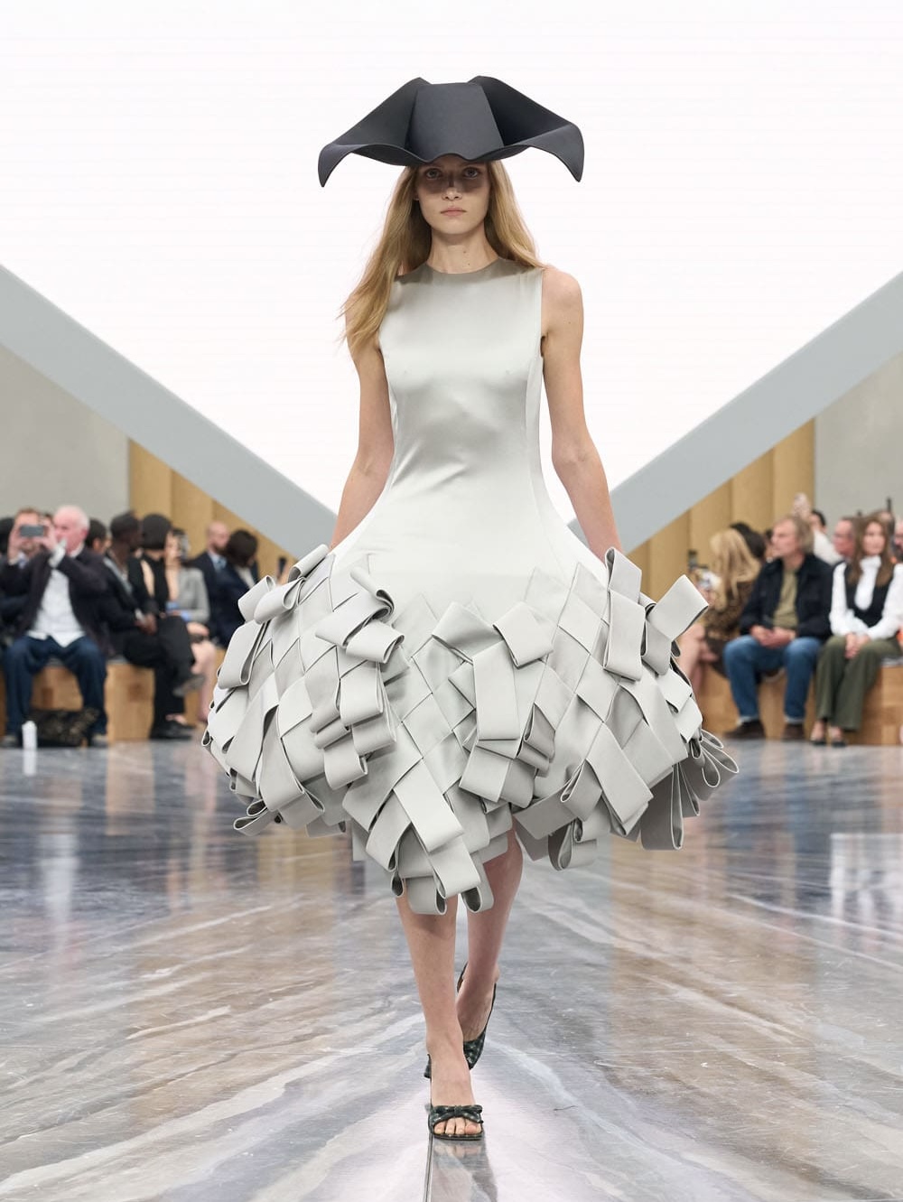  (إنستغرام) ديور