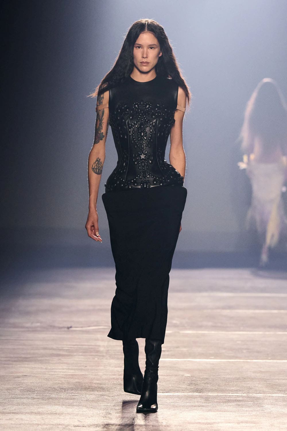  (إنستغرام) موغلر