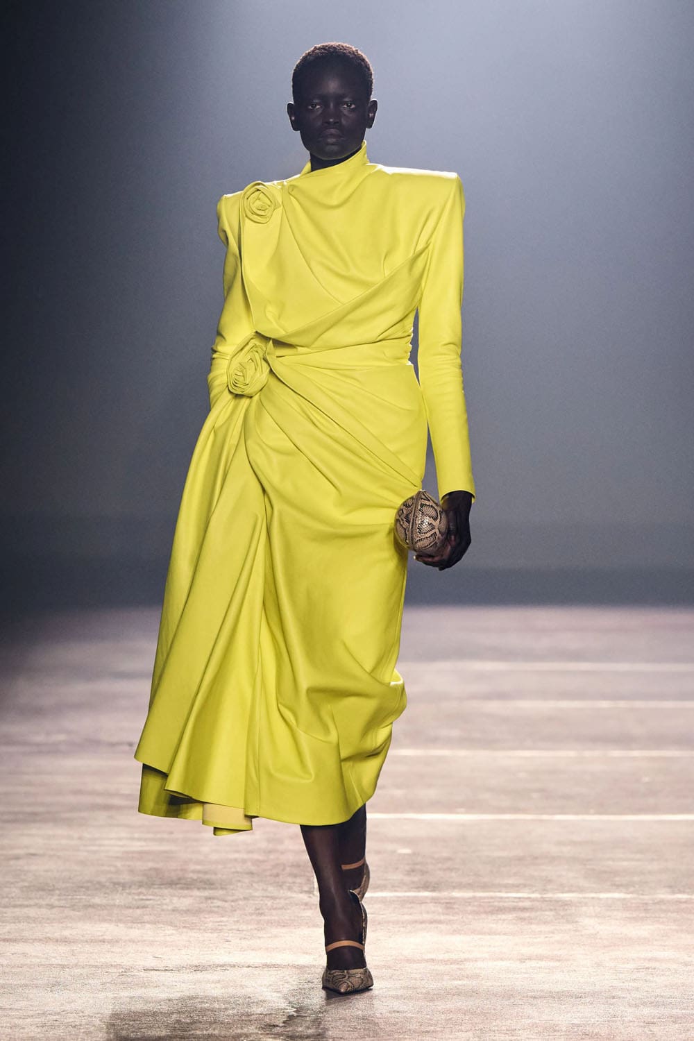  (إنستغرام) موغلر