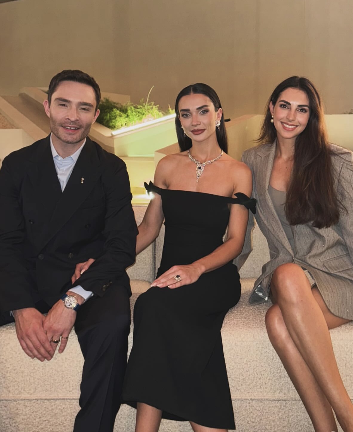 فاليري أبو شقرا مع إيمي جاكسون وزوجها إد ويستويك (إنستغرام)