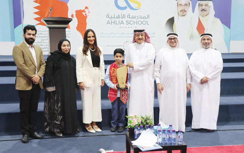 أخبار الخليج | المدرسة الأهلية تحتفي بإنجاز الطالب محمد جاسم مبارك في «تحدي القراءة العربي» أخبار الخليج | المدرسة الأهلية تحتفي بإنجاز الطالب محمد جاسم مبارك في «تحدي القراءة العربي»