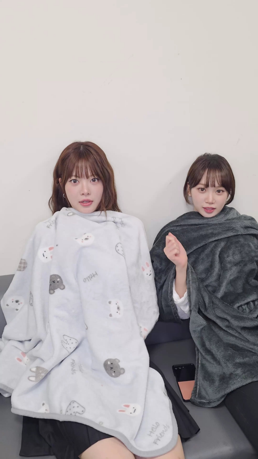 251003 Le Sserafim Tiktok Update مع Kim Chaewon & Hong Eunchae - Game On ، Eat It Up🍝