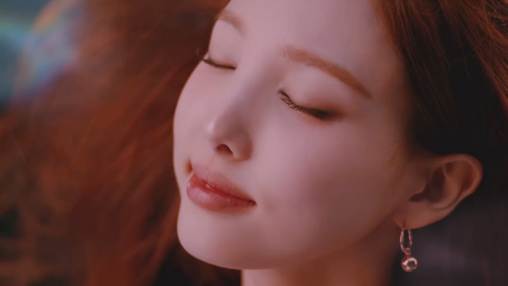 251009 تحديث UBS Gold على Instagram - بسست... هل تتذكر تلك اللحظات الجميلة مع مجموعة UBS Gold x Nayeon من قبل؟ ✨ إذا كنت أحد الأشخاص الذين يمتلكونها بالفعل أو كانوا يريدونها بشدة، فاستعد للترقية إلى المستوى التالي!