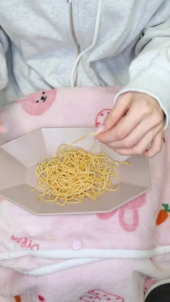 251002 le ssrafim tiktok update with miyawaki sakura - kkurochet Spaghetti 🧶