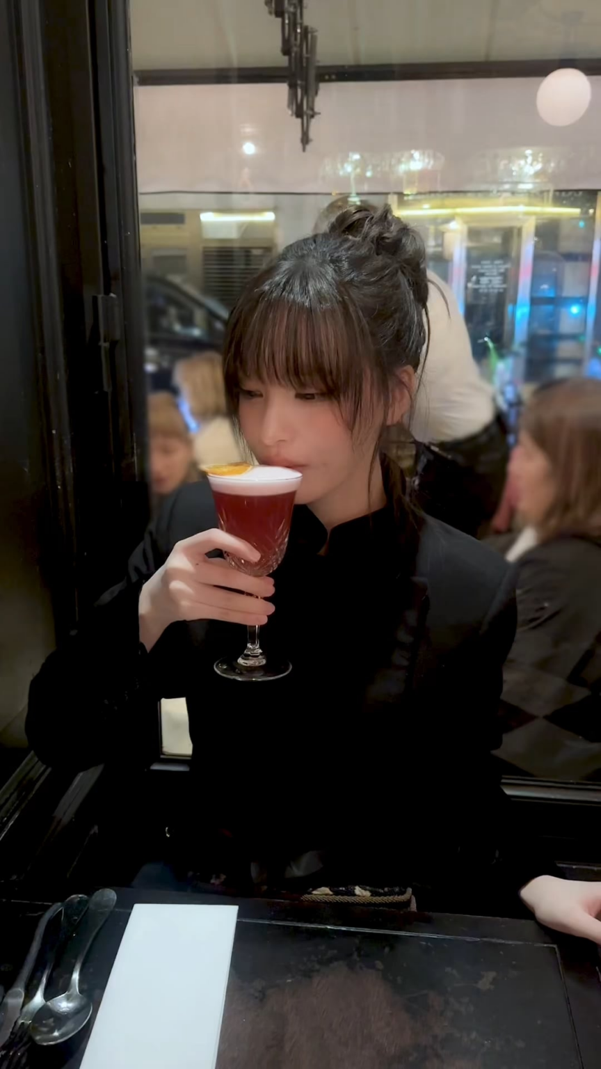 251007 تحديث TikTok الرسمي لـ IVE مع ليز - أحب الأكل 𝗘𝗮𝘁 𝙴𝚊𝚝 𝑬𝒂𝒕 Ｅａｔ