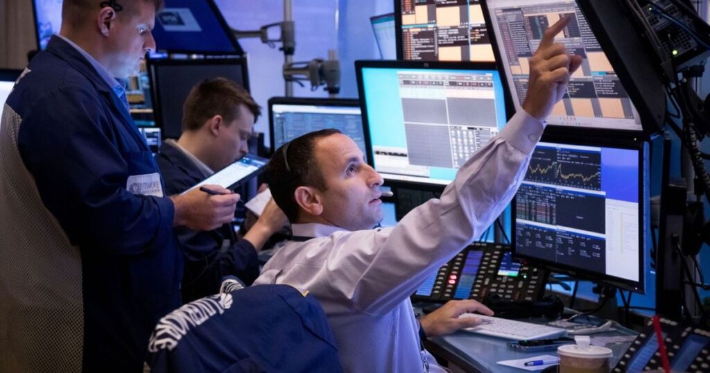 ضربة مزدوجة تخفض أسعار النحاس والمعادن الصناعية