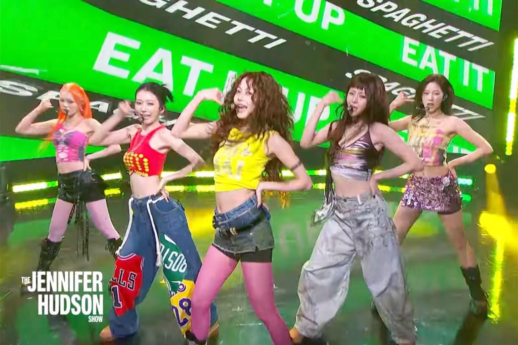 أداء LE SSERAFIM لأغنية "Spaghetti" في برنامج جينيفر هدسون: لحظة يجب مشاهدتها في موسيقى البوب ​​الكورية!