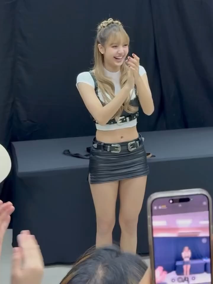 251027 تحديث انستقرام yoghurt_nattasha مع ليزا