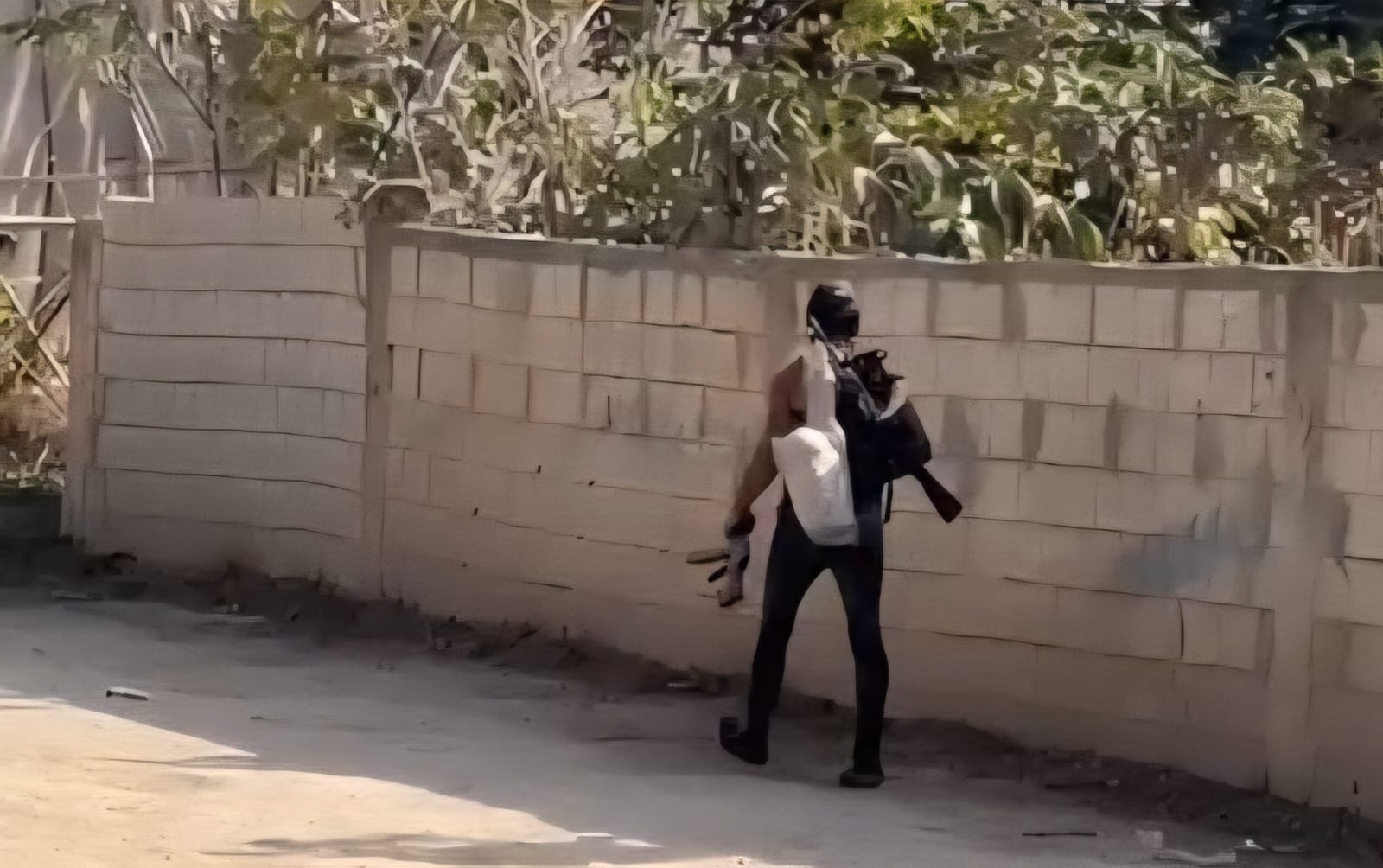 مطلق النار (مواقع التواصل). 