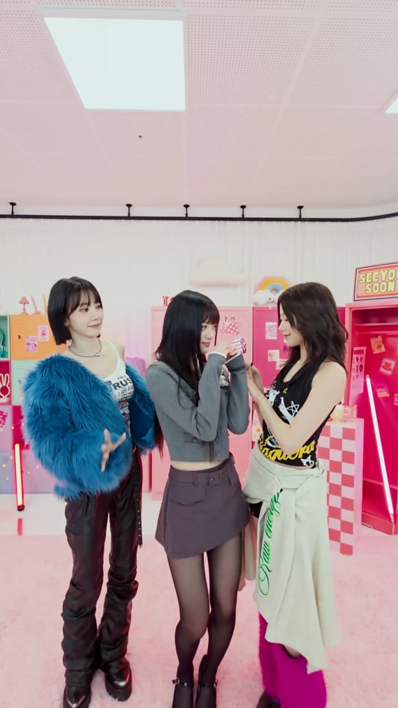 251030 تحديث تيك توك لو سيرافيم مع ميواكي ساكورا وكازوها - تناول الطعام مع إيليت مينجو🐰🍝 (تحدي السباغيتي)