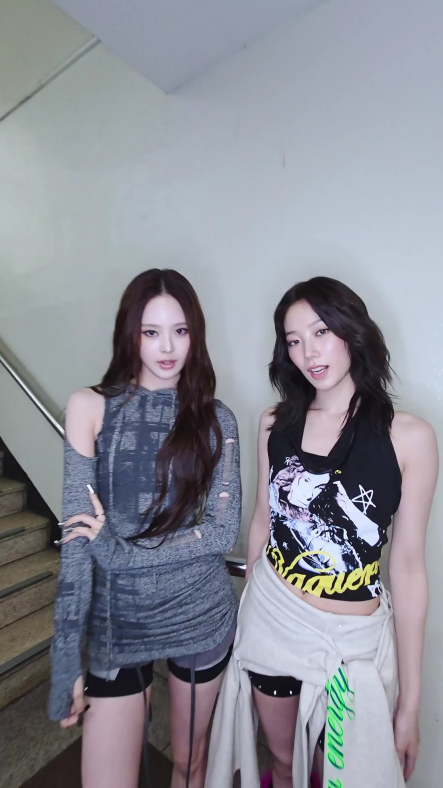 251029 LE SSERAFIM TikTok Update with Kazuha - Eat it up w/ izna Bang Jeemin 🍑🍝 (SPAGHETTI Challenge)