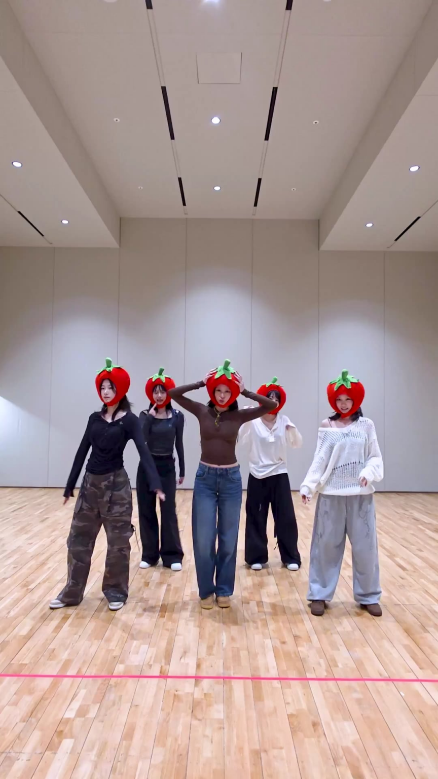 251027 تحديث LE SSERAFIM على التيك توك (2) - 🤪🍅