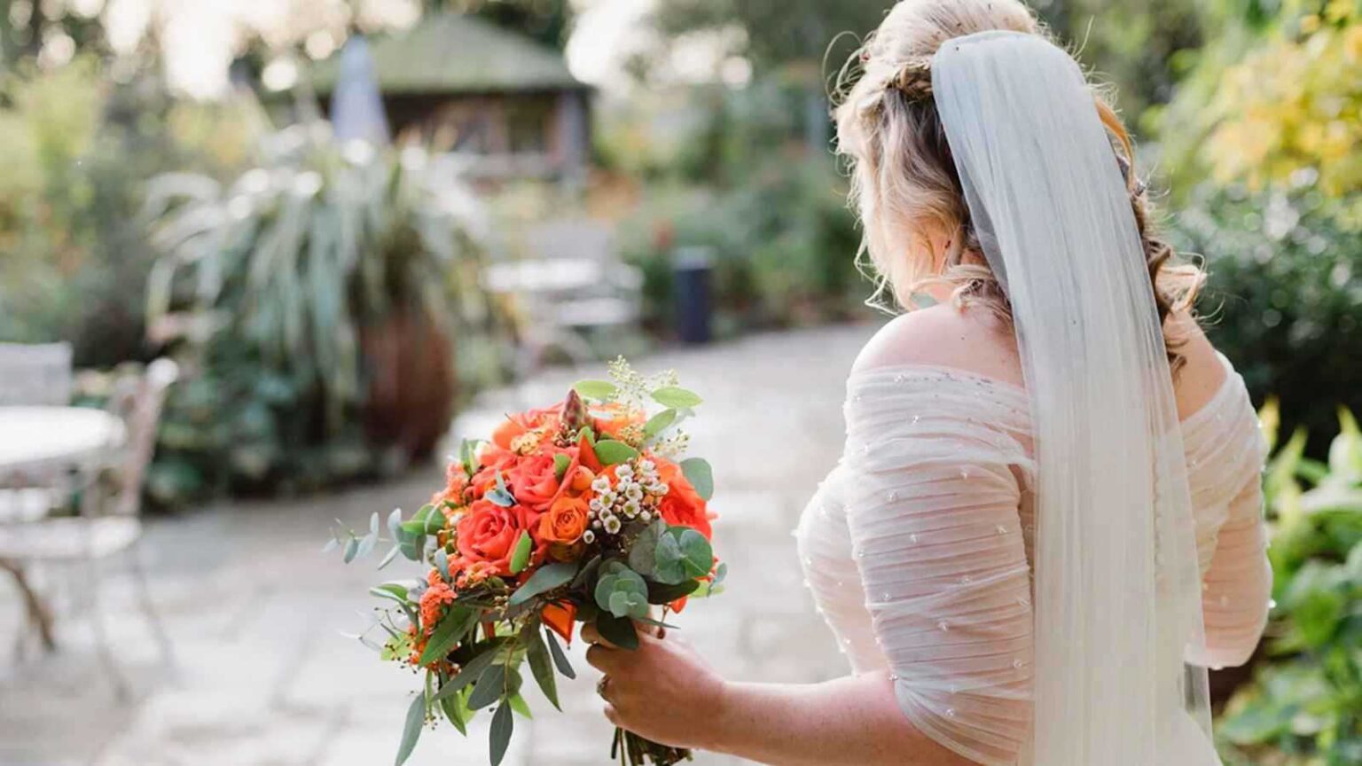 جيل Z و"بخل الإكراميات".. كيف تغيرت عادات الشباب في المطاعم؟