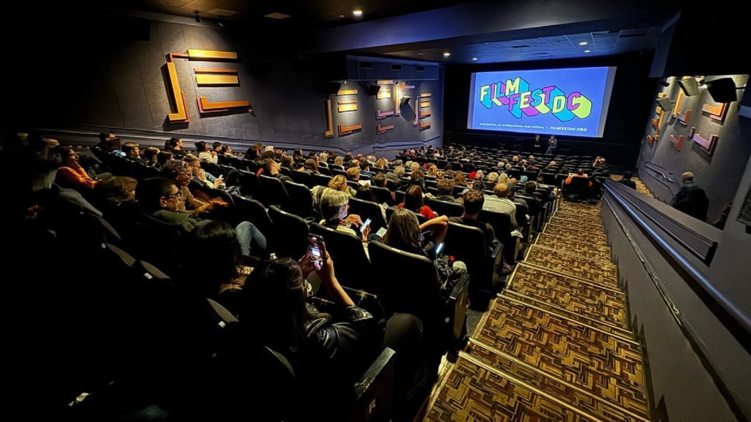 مهرجان الشارقة السينمائي للأطفال والشباب يطلق دورته الـ12 بعد غدٍ مهرجان الشارقة السينمائي للأطفال والشباب يطلق دورته الـ12 بعد غدٍ