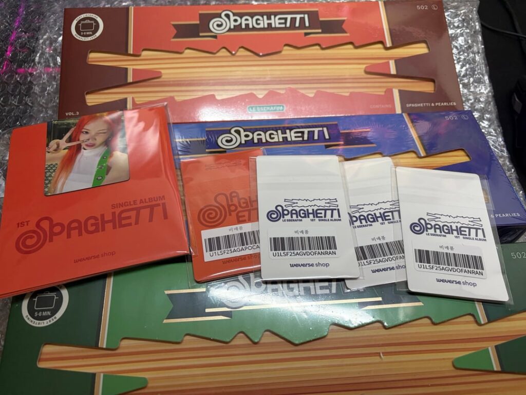 وصلت السباغيتي إلى المملكة المتحدة من Weverse! ♥ تتضمن سحّاباتي أيضًا