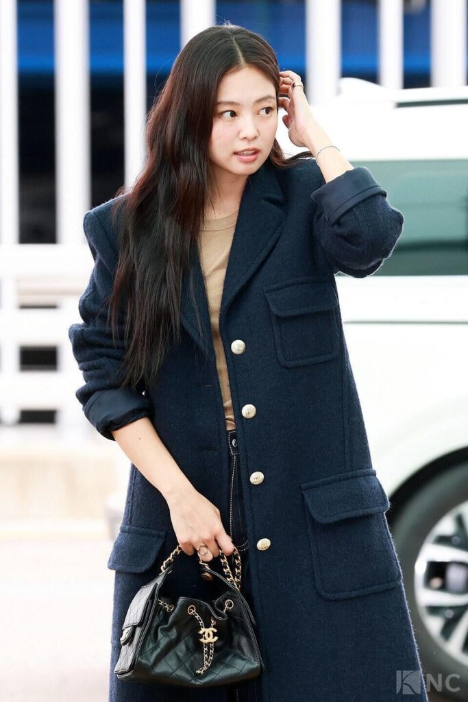 251004 مطار Jennie @ Incheon الدولي (المغادرة إلى باريس)