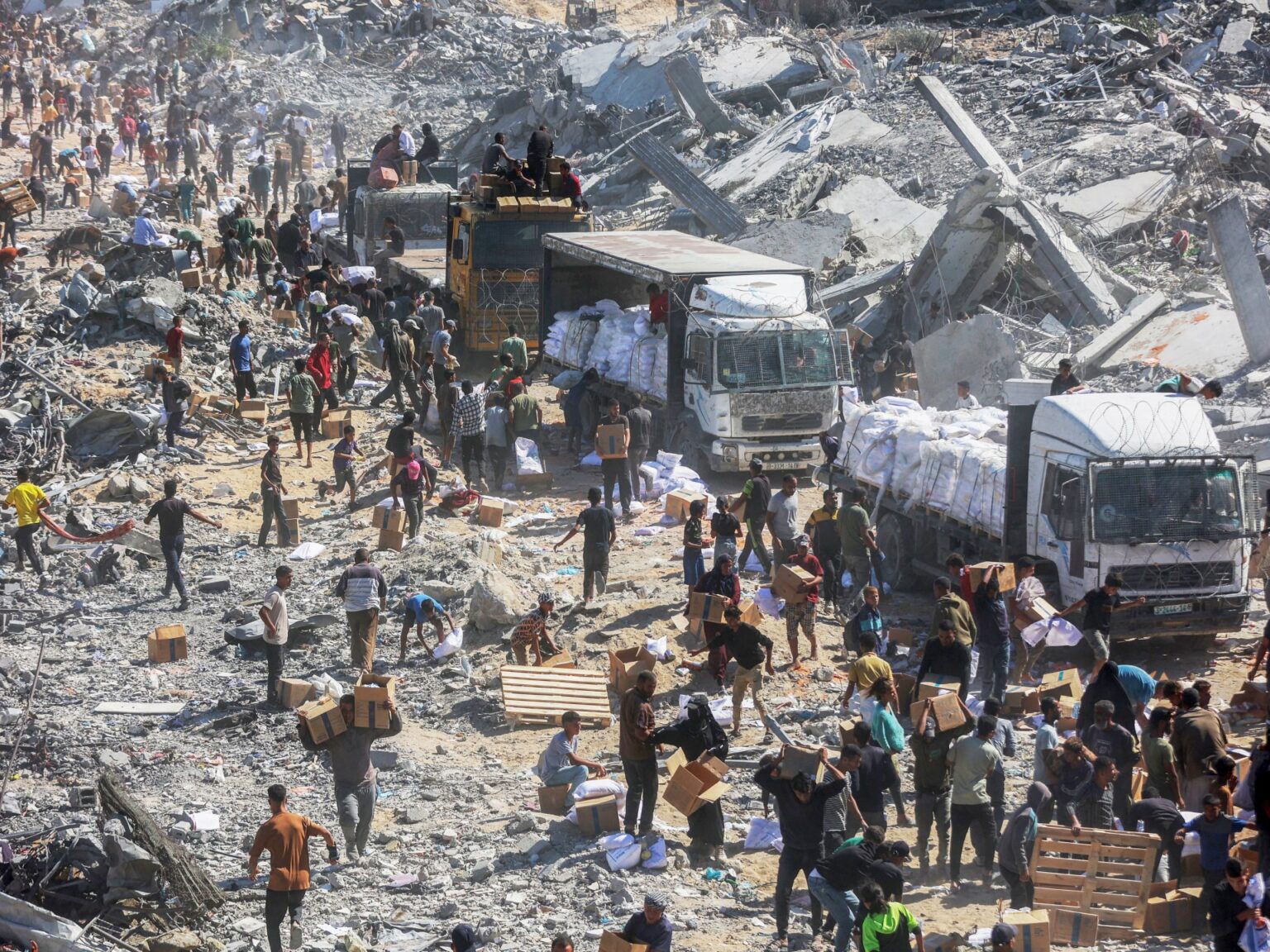 عدد محدود من شاحنات المساعدات يدخل غزة | أخبار