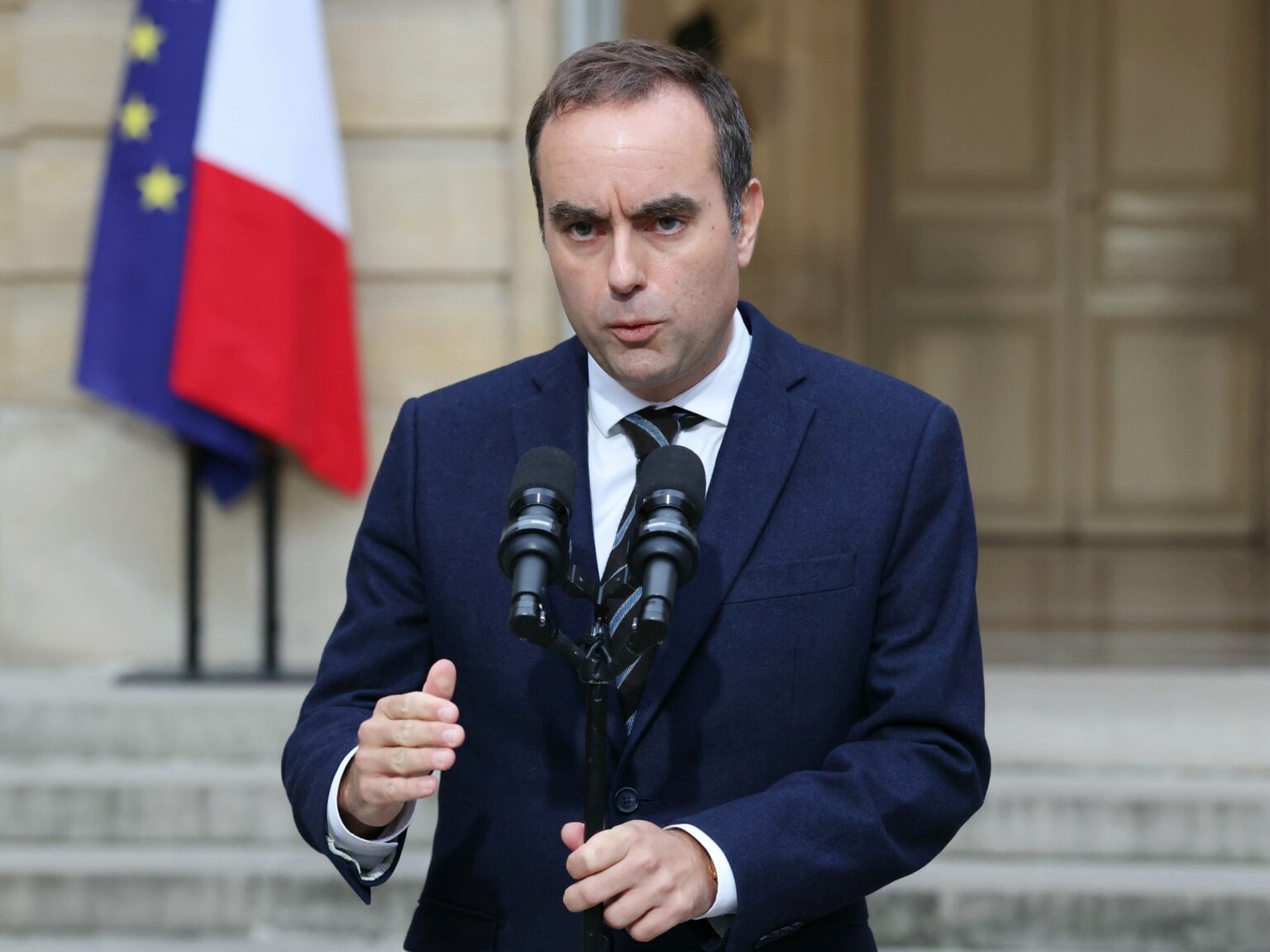 رئيس وزراء فرنسا يقدم استقالته بعد ساعات من إعلان حكومة جديدة | أخبار رئيس وزراء فرنسا يقدم استقالته بعد ساعات من إعلان حكومة جديدة | أخبار