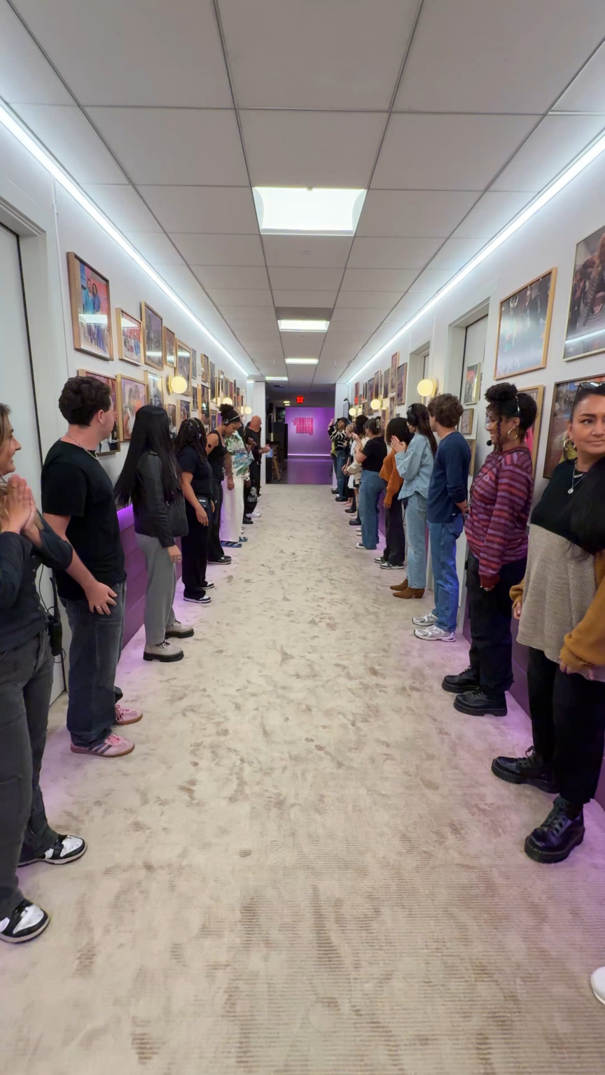 251029 تحديث برنامج جينيفر هدسون الرسمي على التيك توك مع LE SSERAFIM - LE SSERAFIM أكل ولم يترك أي فتات. 🍽️