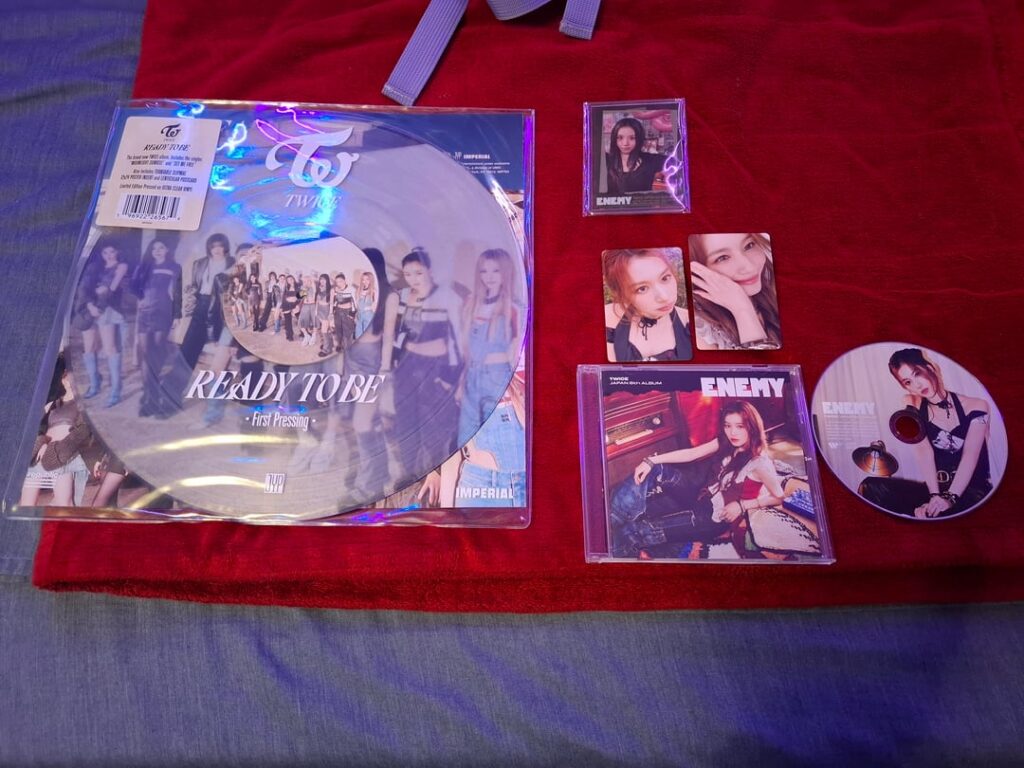 هدايا عيد الميلاد، سلعة مرتين! والفينيل الأول على الإطلاق.