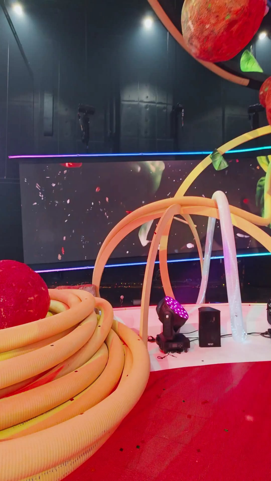 251031 تحديث LE SSERAFIM على TikTok - 𝑻𝒉𝒊𝒔 𝒊𝒔 𝒂 𝒉𝒐𝒕 𝒔𝒑𝒐𝒕