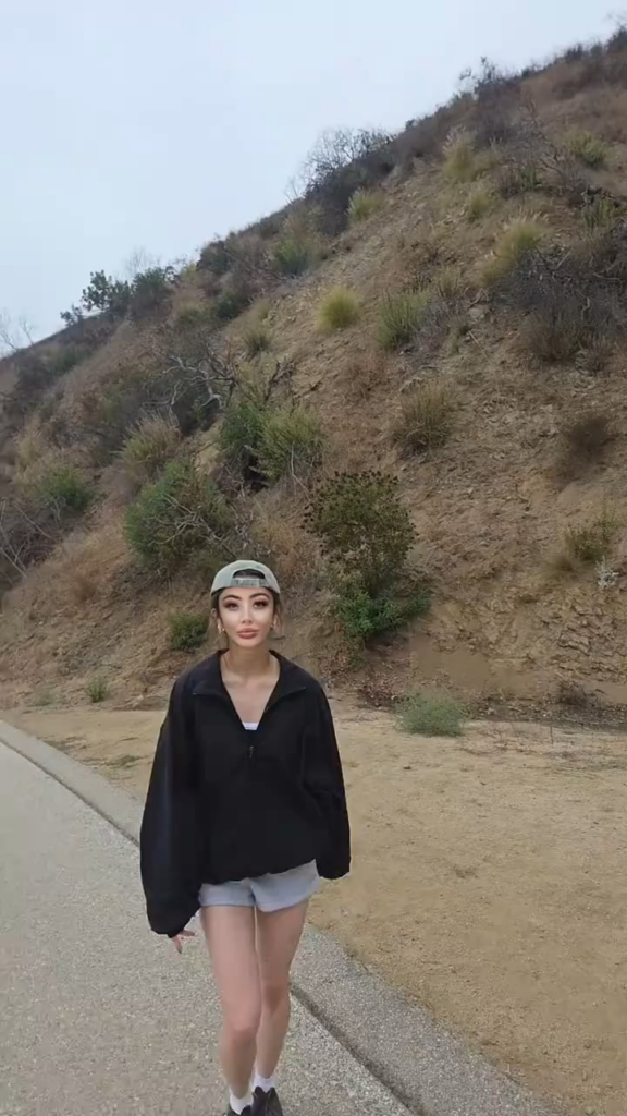 251009 تحديث LE SSERAFIM على التيك توك مع هوه يونجين - أنا في كل ثانية من رحلتي 🌞