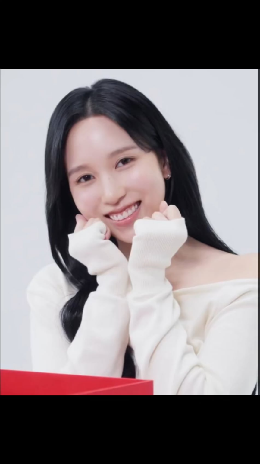 251009 تحديث إنستقرام SK-II - "ماذا يوجد في الصندوق؟ مينا على وشك الكشف عن شيء سحري حقًا! هذه الحزمة الغامضة مليئة بالسحر الواضح تمامًا الذي لن ترغب في تفويته😉 [...]"