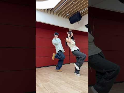 Corbyn Besson & Tzuyu (مرتين) - Blink (تحدي الرقص) (251004)