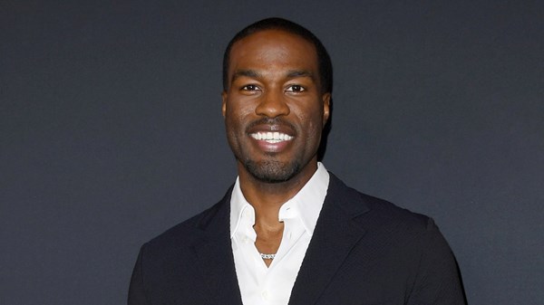 «Wonder Man».. «مارفل» تسخر من الأبطال الخارقين بدراما كوميدية