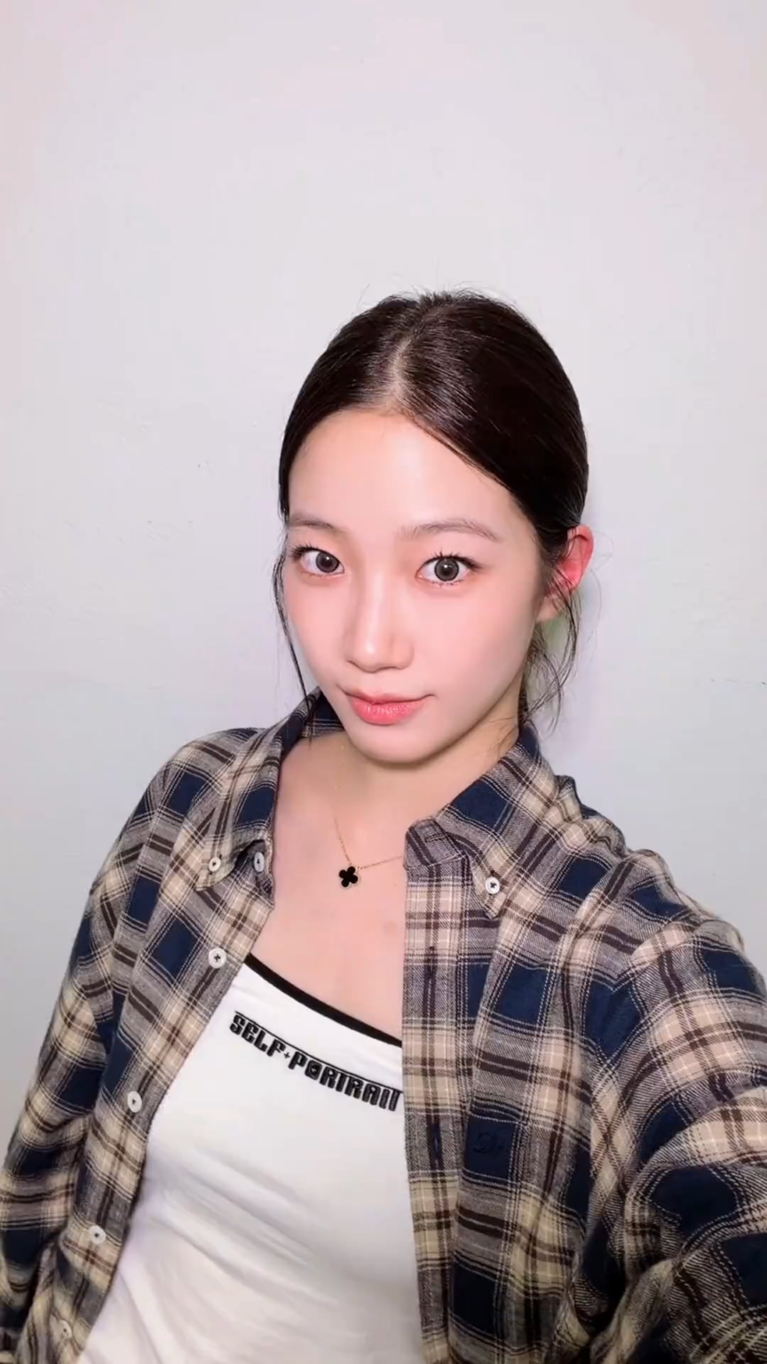 251004 تحديث Le Sserafim Douyin مع Kazuha - لا يقدم أي تفسير لـ Fearnot Universe