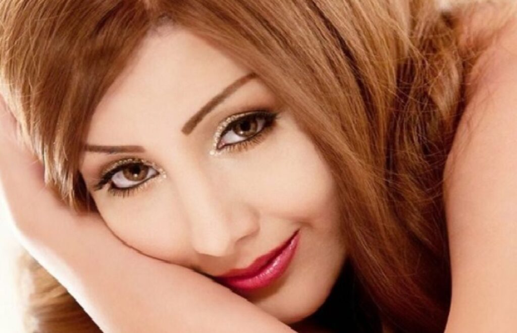 بالفيديو- فنانة لبنانية تعود إلى الغناء بعد غياب 12 عاما