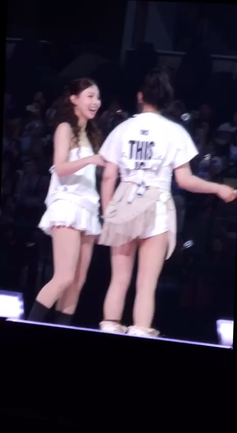 251005 مشهد للحفل مرتين