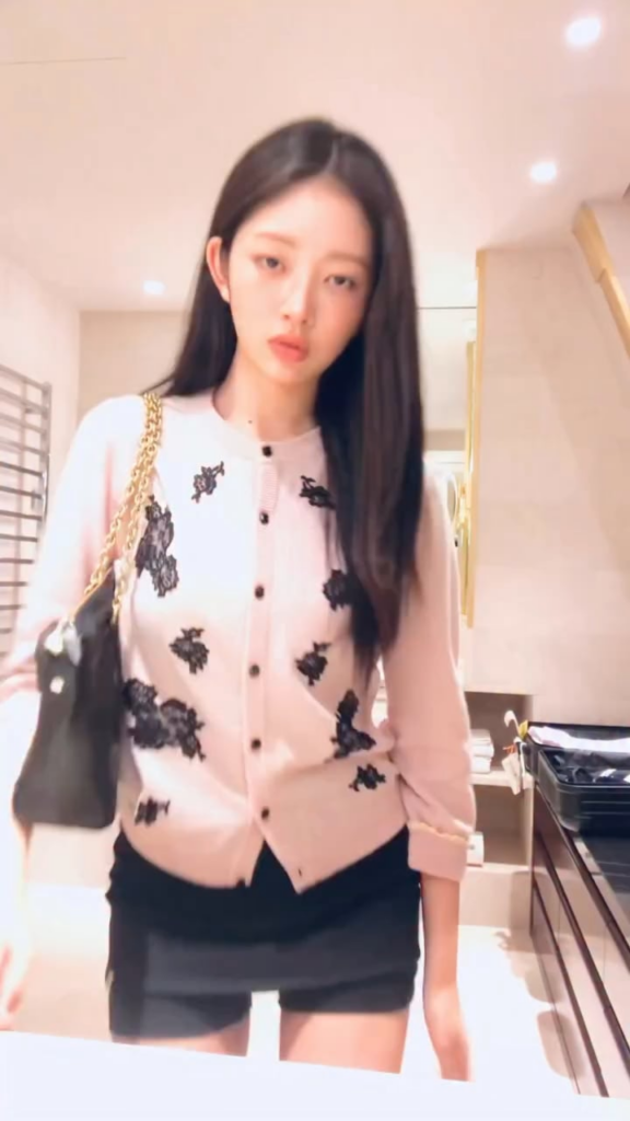 251005 ive تحديث Tiktok الرسمي مع Rei - 21؟ لا! طفل